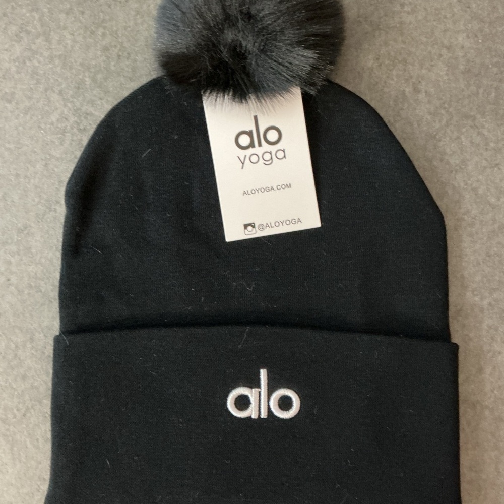 ALO Yoga Black Knit Beanie with Dark Gray Faux Fur Pom